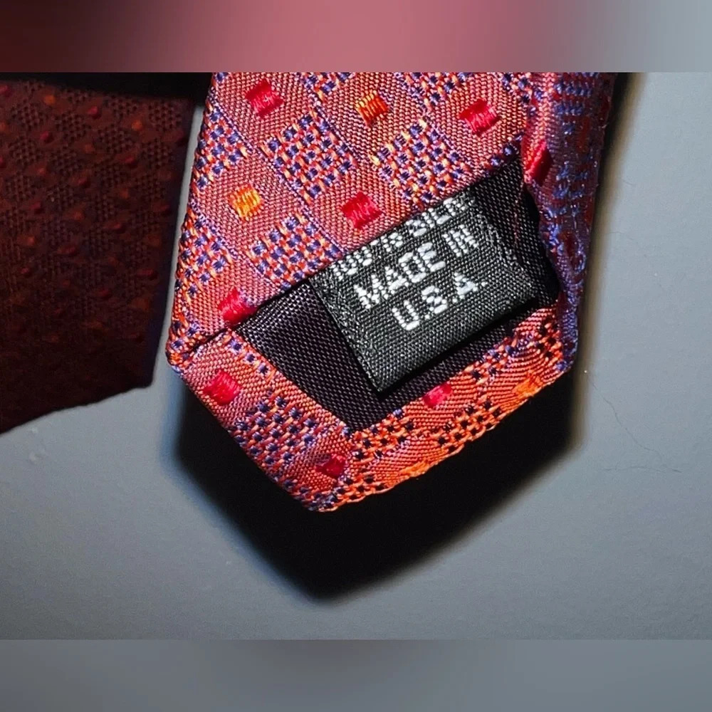 Men’s Structure Color Changing Tie - Picture 5 of 7